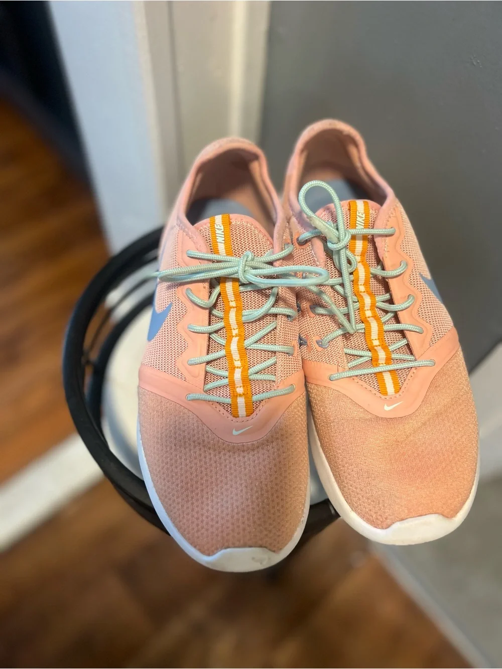 Nike Women's Peach Mesh Trainers with Blue Swoosh - Picture 5 of 6